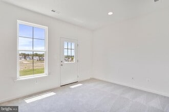 241 Clifton Mnr in Falling Waters, WV - Building Photo - Building Photo