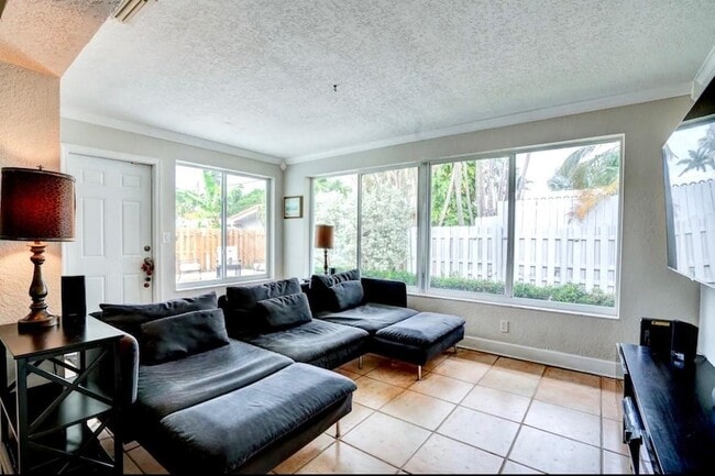 2725 SE 2nd Ct in Pompano Beach, FL - Foto de edificio - Building Photo