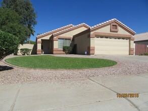 1914 E Appaloosa Rd in Gilbert, AZ - Foto de edificio - Building Photo