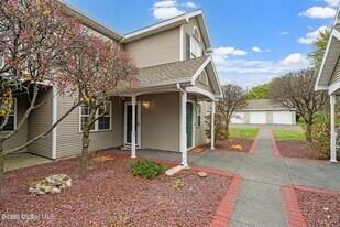 25 Coralberry Ct in Albany, NY - Building Photo