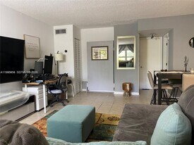 1425 Arthur St in Hollywood, FL - Building Photo