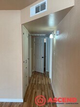 717 Jefferson St in Delano, CA - Foto de edificio - Building Photo