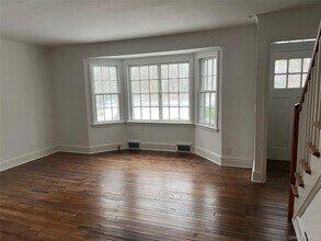 16 Vail Ave in East Quogue, NY - Building Photo - Building Photo