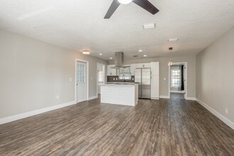 2326 E 112th Ave in Tampa, FL - Building Photo - Building Photo