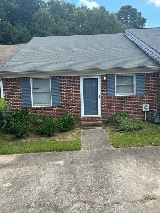 505 Williamsburg Way in Fayetteville, GA - Building Photo - Building Photo