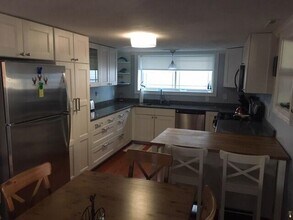 18 Lowell St in Seabrook, NH - Building Photo - Building Photo