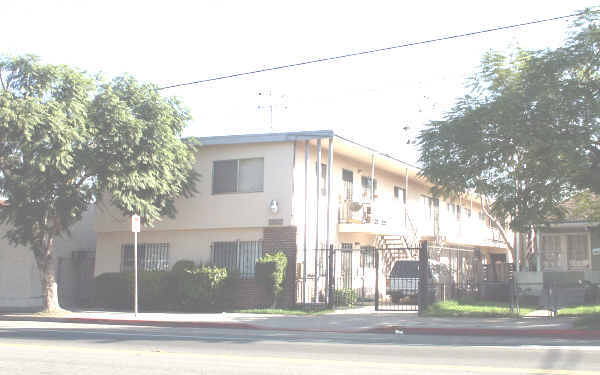 6508 Orange Ave in Long Beach, CA - Foto de edificio