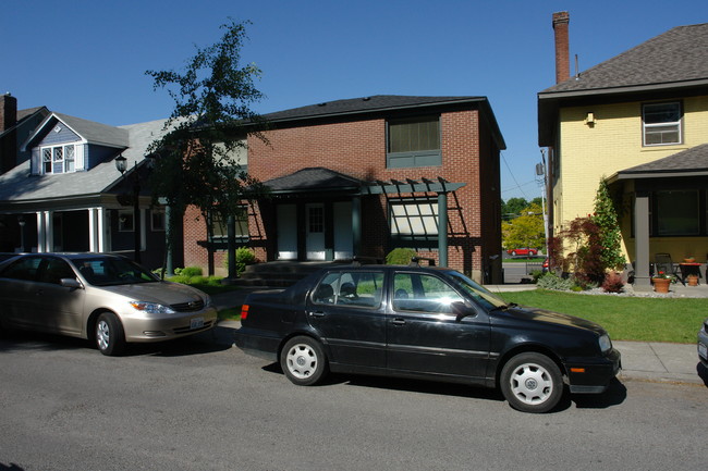 814 S Lincoln Pl in Spokane, WA - Foto de edificio - Building Photo