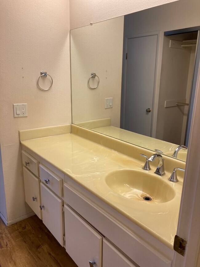 6877      Caminito Mundo in San Diego, CA - Building Photo - Building Photo