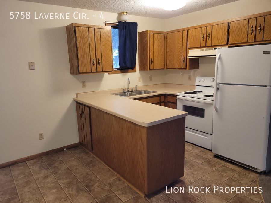 5758 Laverne Cir N in Baxter, MN - Building Photo