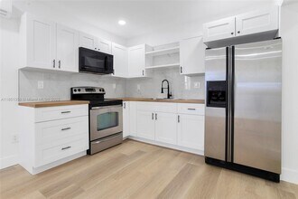 1528 NE 145th St in Miami, FL - Building Photo - Building Photo