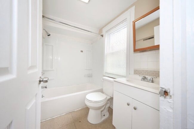 222 Howard Ave, Unit B in New Haven, CT - Foto de edificio - Building Photo