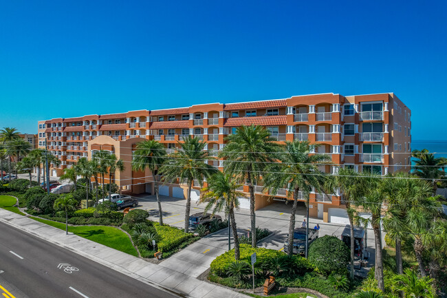 La Contessa Condos in Redington Beach, FL - Building Photo - Building Photo