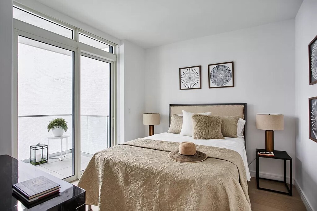 635 W 42nd St in New York, NY - Building Photo