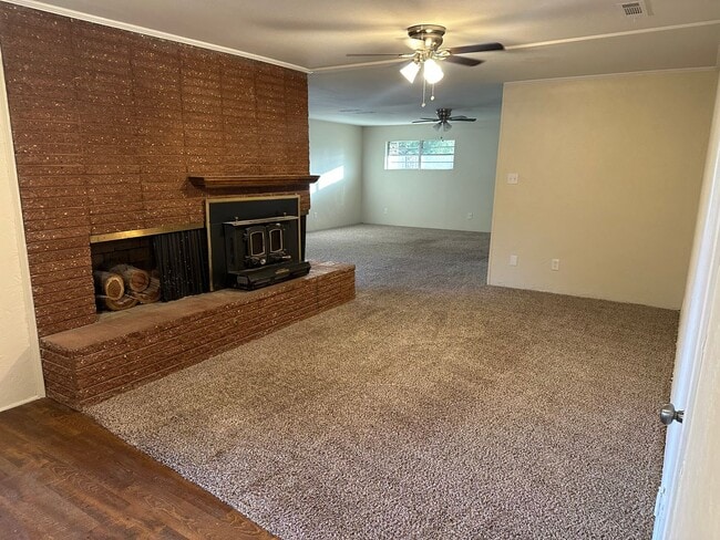 1105 Azalea Dr in Longview, TX - Building Photo - Building Photo