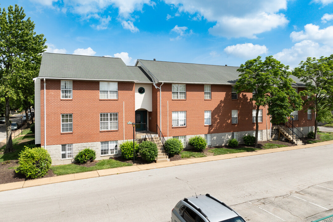 Caroline Place Apartments in St. Louis, MO - Building Photo