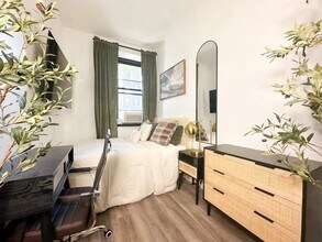 Furnished room/NOT APARTMENT, Unit 1 in Brooklyn, NY - Foto de edificio - Building Photo