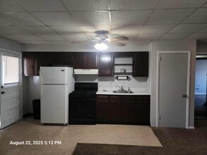 424 Waddell Ave, Unit Apt D in Clairton, PA - Building Photo - Building Photo