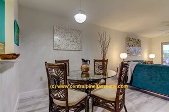 175 116th Ave in Treasure Island, FL - Foto de edificio - Building Photo