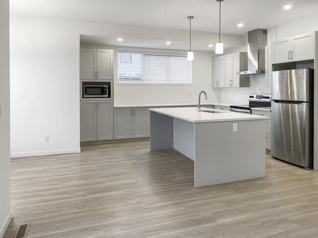 679 SouthPoint Heath SW in Airdrie, AB - Building Photo - Building Photo