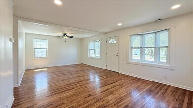 7601 Foster St in Overland Park, KS - Foto de edificio - Building Photo