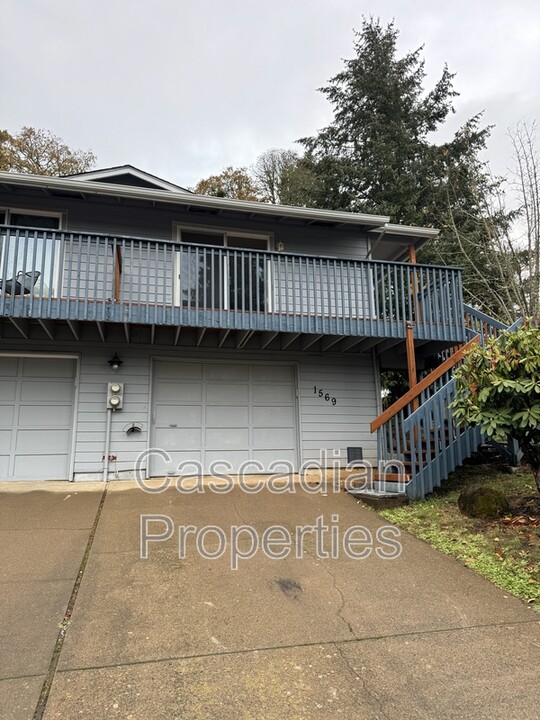 1569 Fircrest Ct SE in Salem, OR - Building Photo