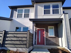 6571 N Danube Way in Denver, CO - Building Photo - Building Photo