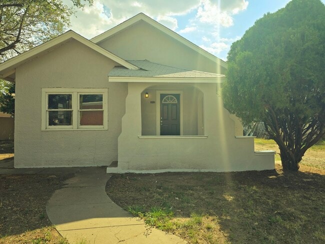 property at 312 S Avenue B