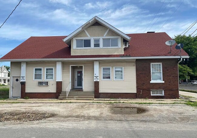 515 E Vine St, Unit 515 E Vine Apt B in Springfield, IL - Building Photo - Building Photo