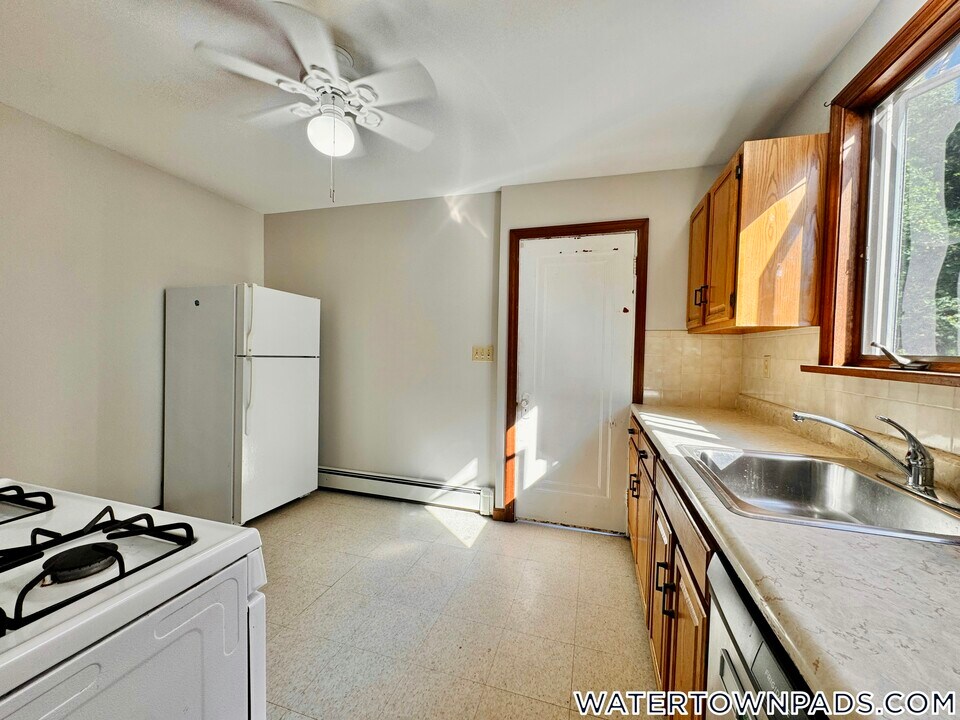 137 Hillside Rd in Watertown, MA - Building Photo