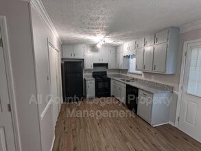 3216 Sarah Lou Dr in Snellville, GA - Building Photo - Building Photo