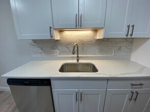 90 Heritage Vlg in Southbury, CT - Building Photo - Building Photo