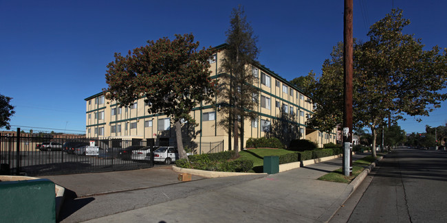 Casa Griffin Apartments in Los Angeles, CA - Building Photo - Building Photo