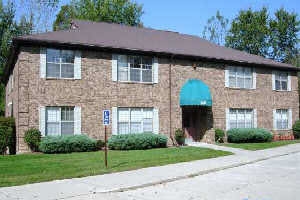 8633-8689 Macomb St in Grosse Ile, MI - Building Photo