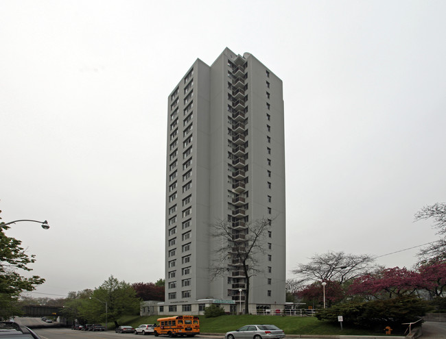 Ray McCleary Towers in Toronto, ON - Building Photo - Building Photo