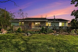 1627 Texas Ave in League City, TX - Building Photo