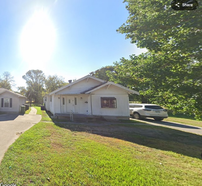 property at 2820 Thomas Blvd