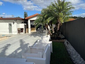 7780 SW 28th St in Miami, FL - Building Photo - Building Photo