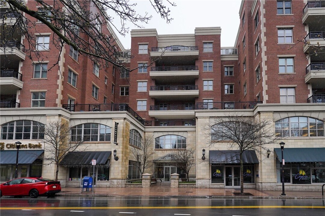 130 East Ave in Rochester, NY - Building Photo
