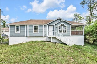 4015 16th Ave SE in Naples, FL - Building Photo