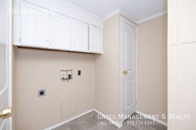 230 W Union St in Hillsborough, NC - Building Photo - Building Photo