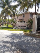 266 Las Brisas Cir