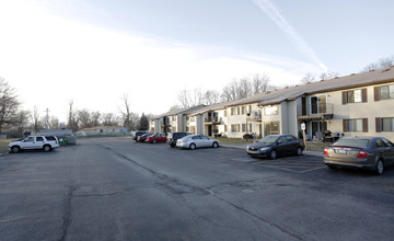 Pine Apartments in Ottawa, IL - Building Photo - Building Photo