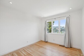 125 Bayview Ave in Belvedere, CA - Building Photo - Building Photo