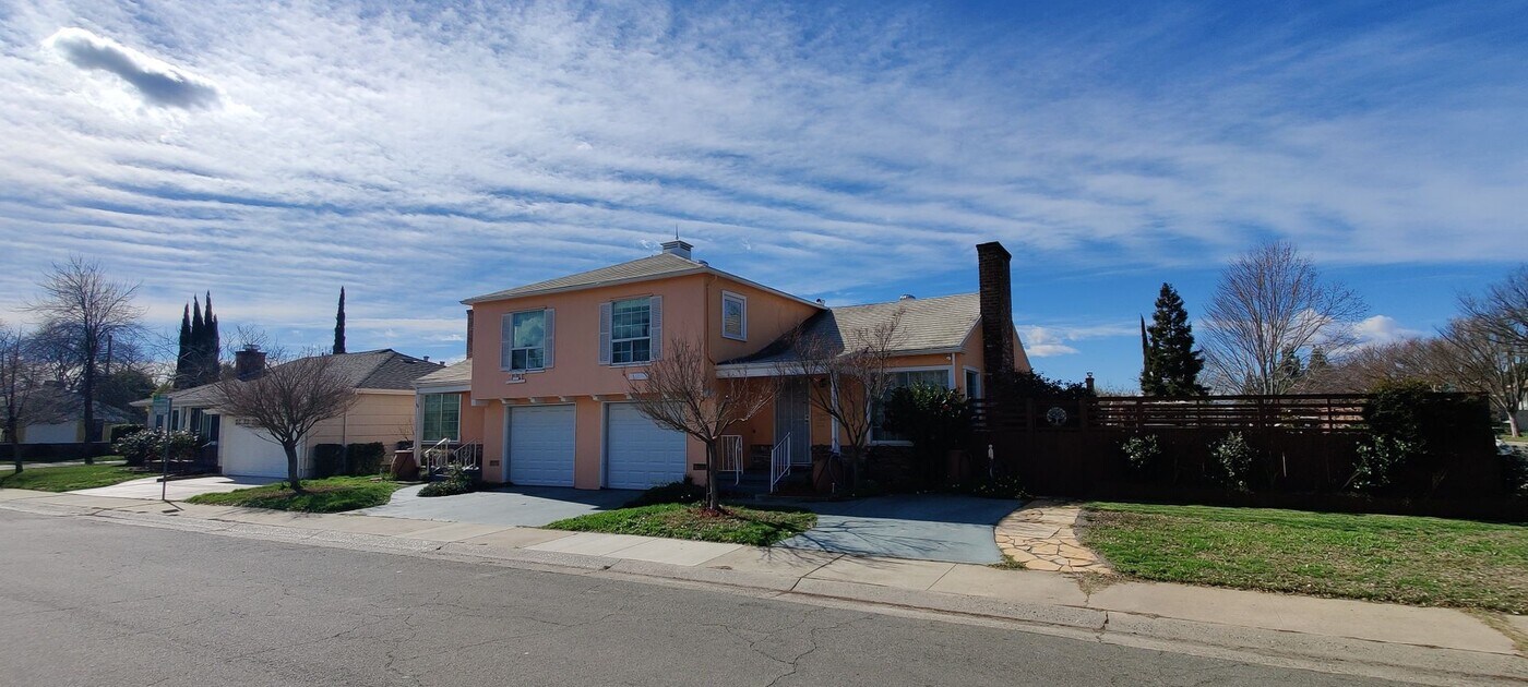 3000-3002 55th St in Sacramento, CA - Building Photo