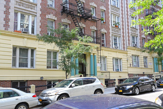 716 W 180th St in New York, NY - Building Photo - Building Photo