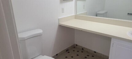 2985 Riverside Dr in Coral Springs, FL - Building Photo - Building Photo