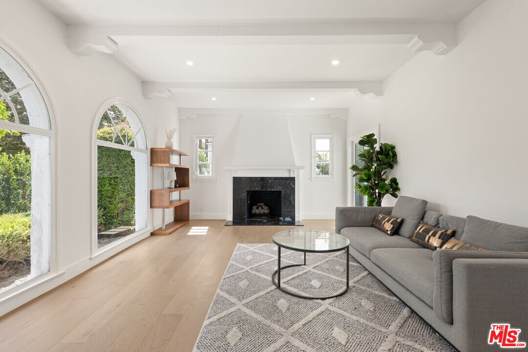543 N La Jolla Ave in Los Angeles, CA - Building Photo