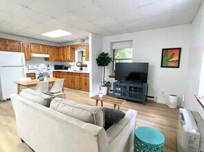 17 Page St, Unit 1 in Brunswick, ME - Building Photo - Building Photo