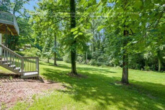 5888 Simone Dr in Stone Mountain, GA - Foto de edificio - Building Photo